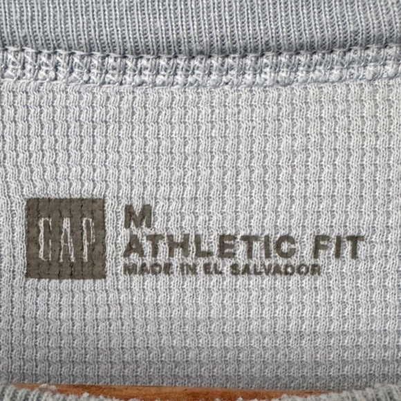 GAP Men's Athletic Fit Sky Blue Long Sleeve Tee - Picture 2 of 7